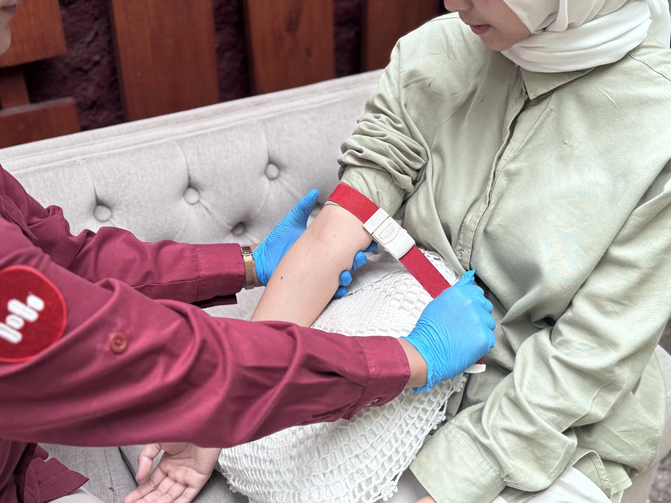 Detail proses pengambilan sampel oleh petugas Homey Lab